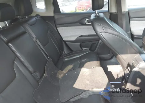 2022 Jeep Compass Latitude Lux 4X4 z USA, uszkodzony, nr VIN 3C4NJDFB5NT195364